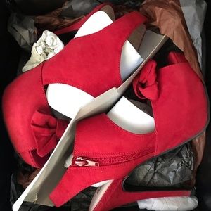 Red Ankle Strap Heels 👠